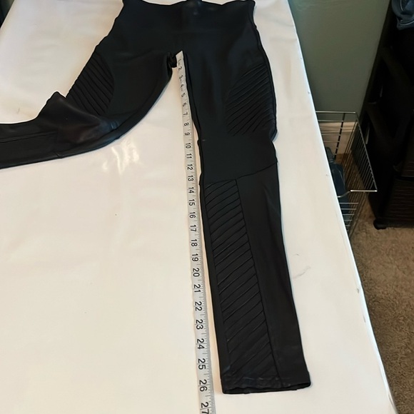 Spanx Faux Leather Moto Style Pull On Size S/P - Picture 7 of 16